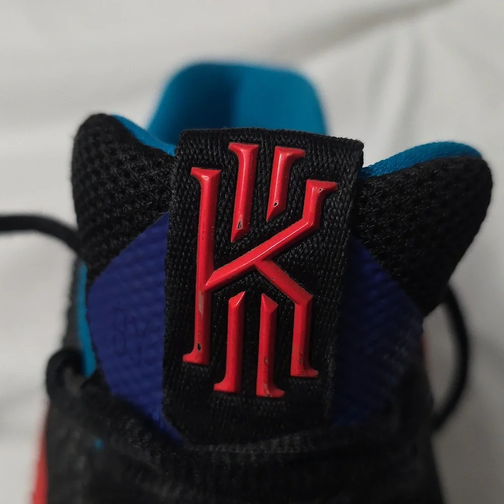 Nike Kyrie III Kyrache Light Basketball Sneakers Kyrie Irving Huarache Retro. 10